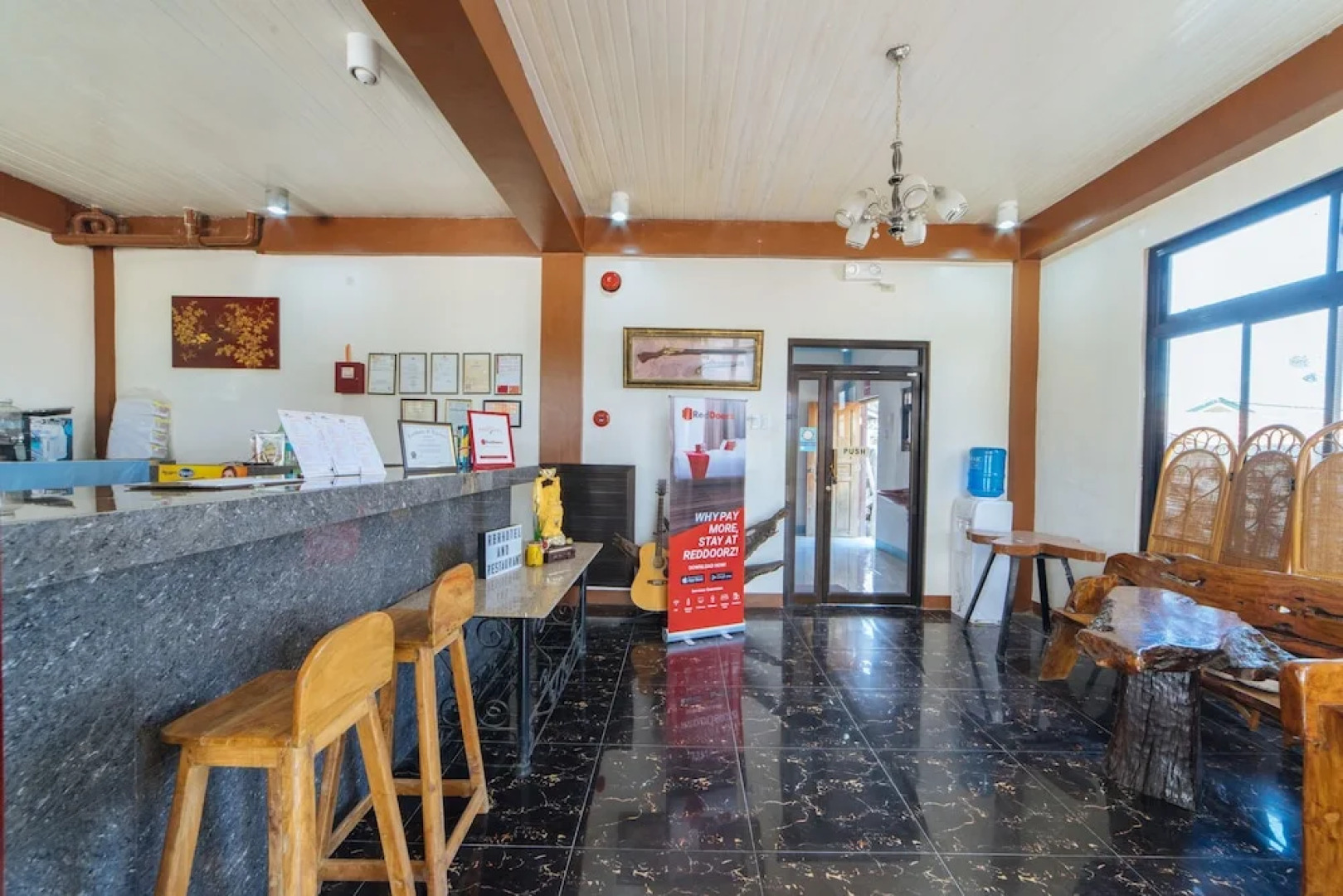 RedDoorz Near Lucap Wharf Alaminos