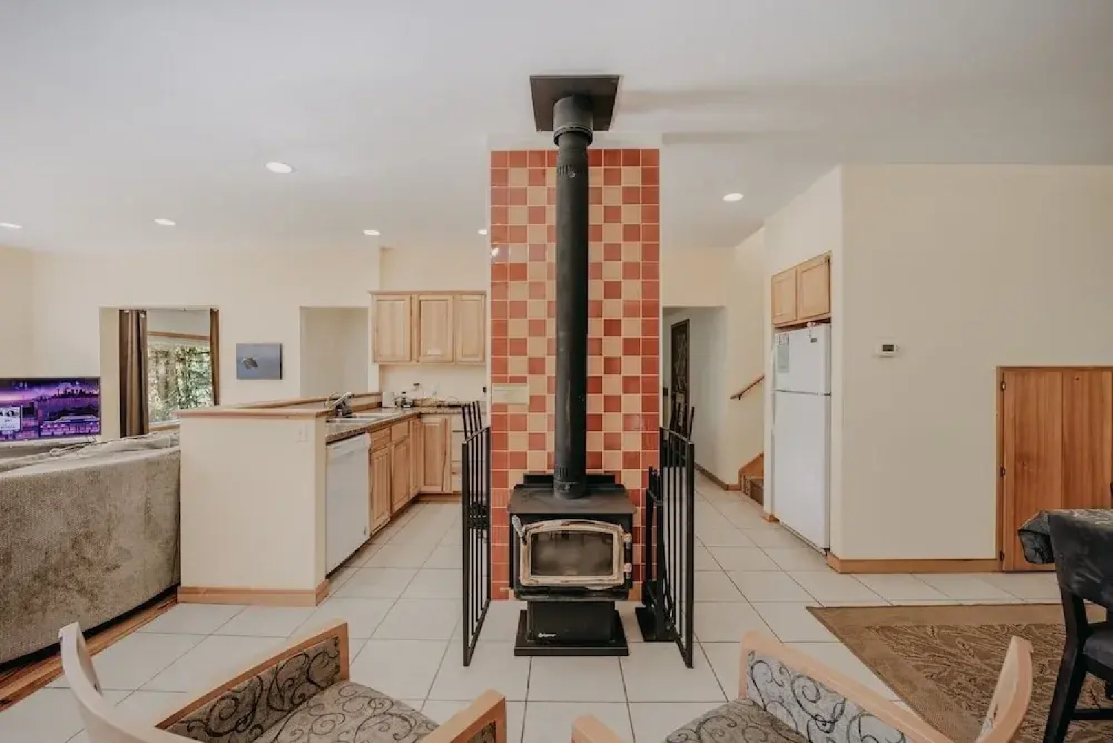 70mbr- Hot Tub - Bbq - Wi-fi - Pets Ok - Sleeps 8 3 Bedroom Home by RedAwning