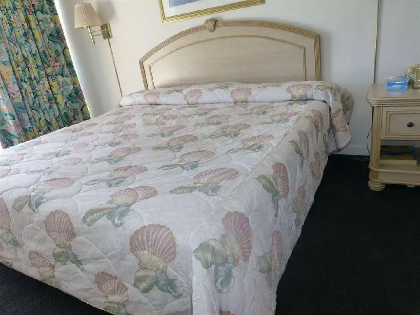 Camelot Waterfront Inn