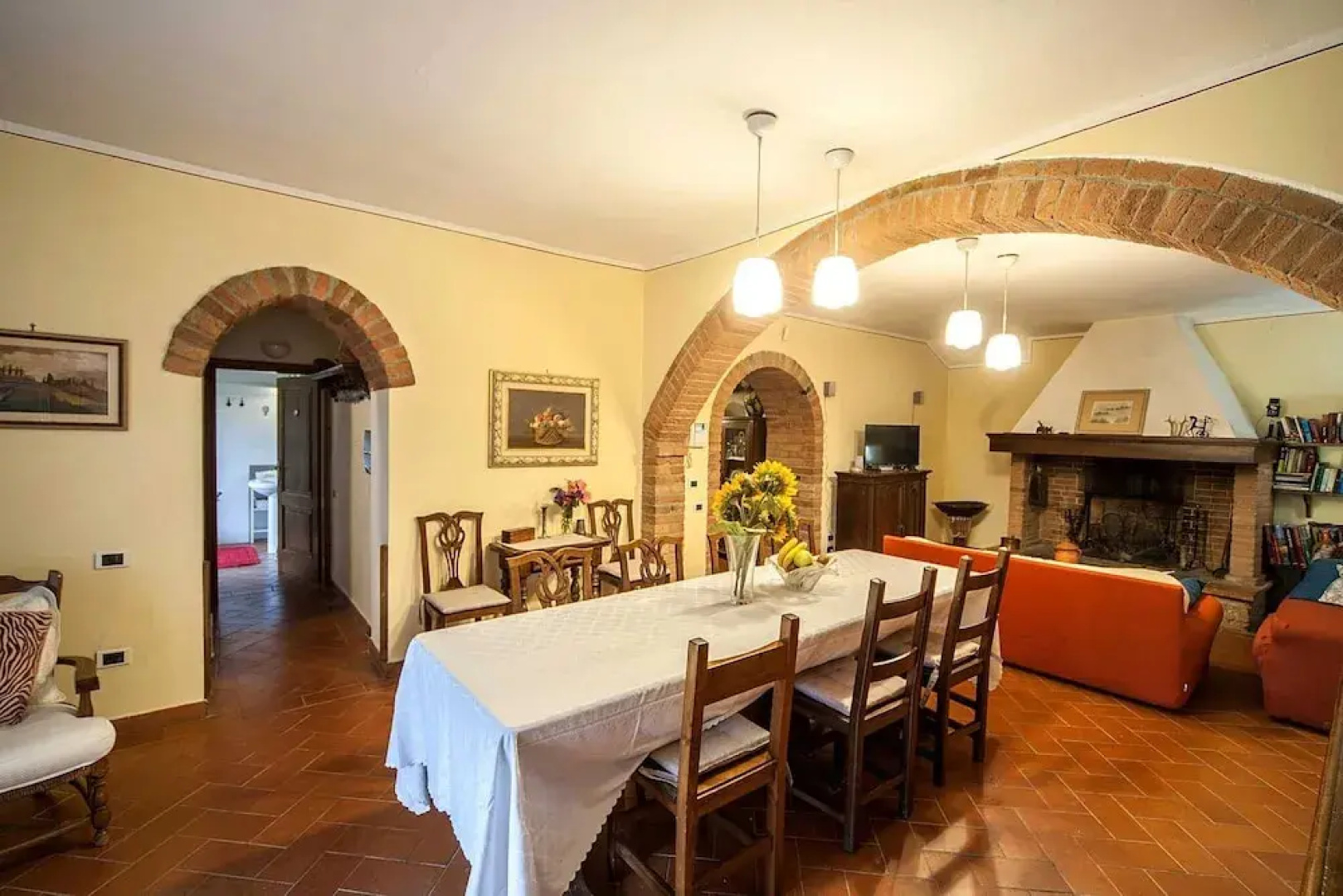 Panoramic Villa in Tuscany Rolling Hill, Well Connected, Everyday new Journey to