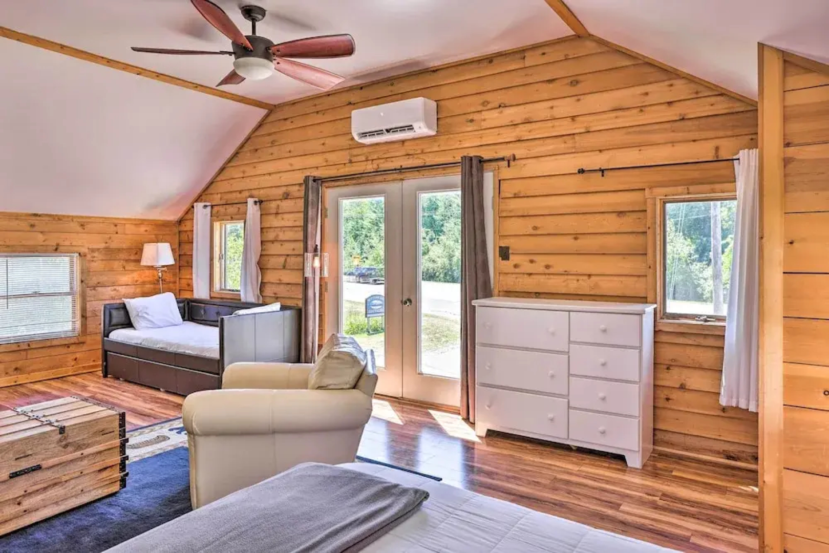 Quaint Studio w/ Shared Beach: Walk to Suttons Bay