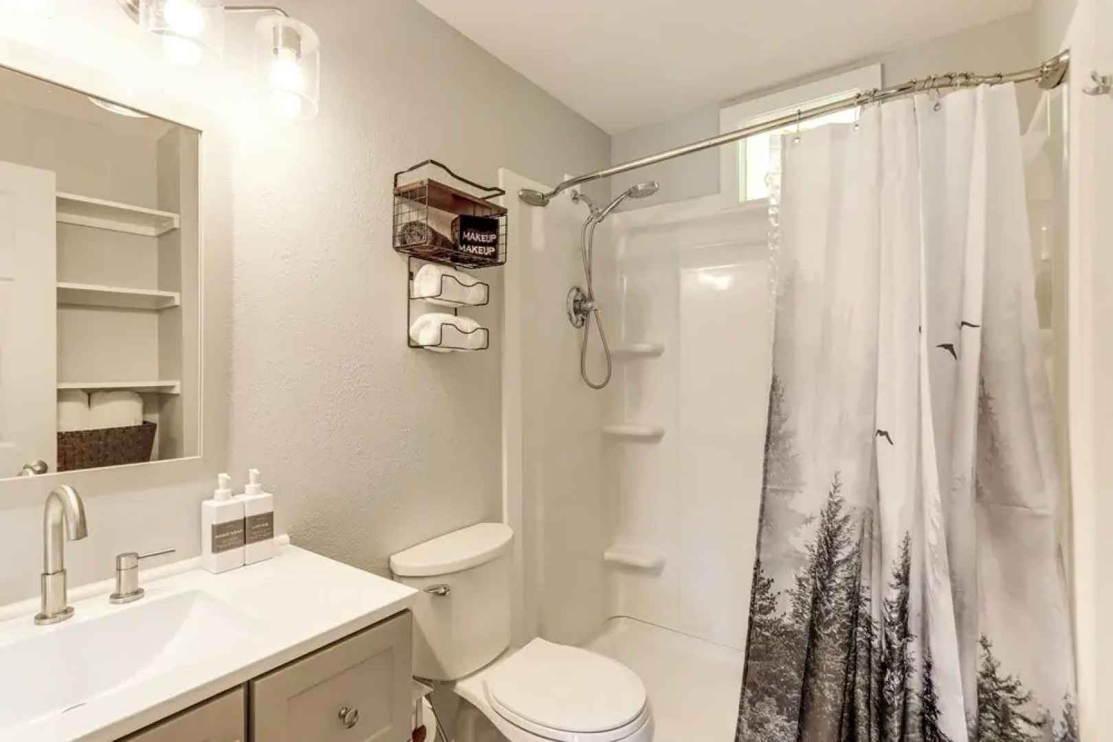 < 1 Mi to Dtwn: Pet-friendly Cabin in Murphy!