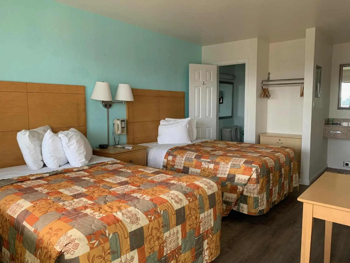 Seahorse Inn and Cottages