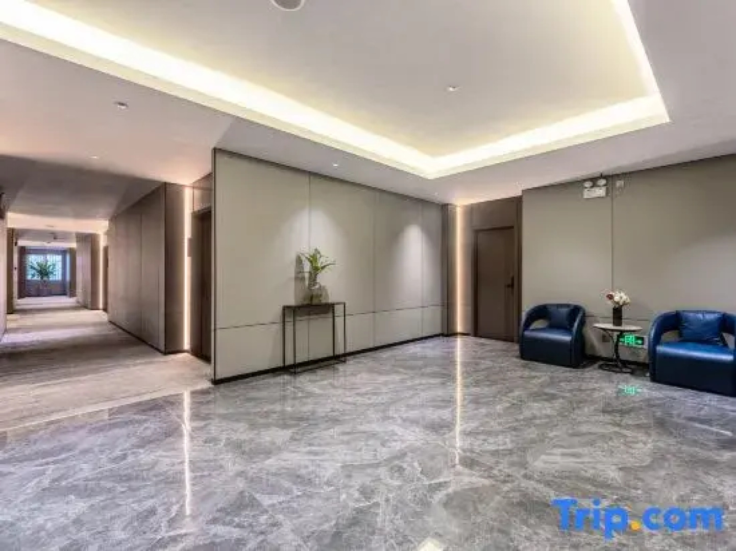 Ruixiang Hotel (Wuchuan New World Plaza Branch)