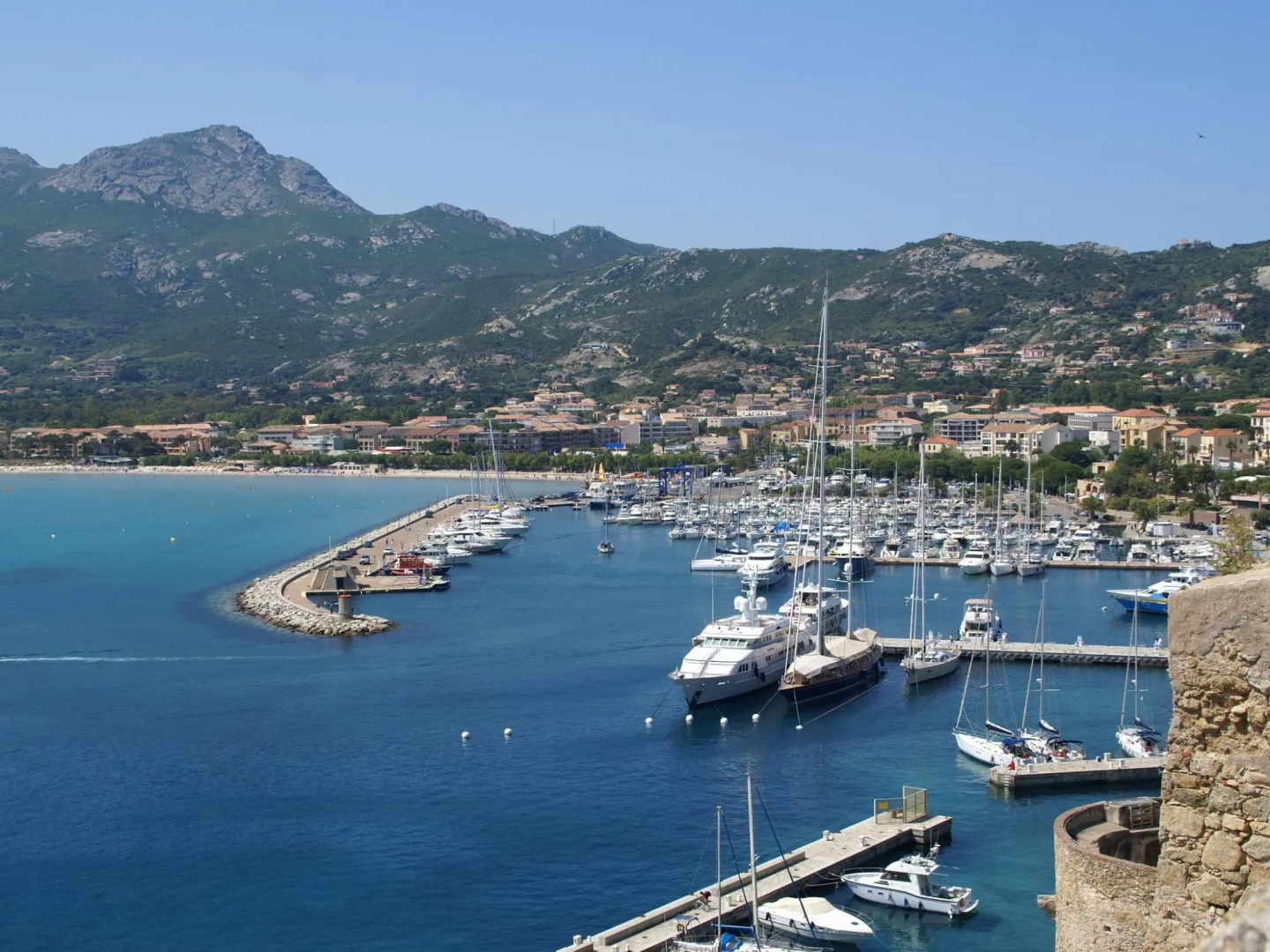 Charming Holiday Home in Poggio-mezzana, 150 m From Beach