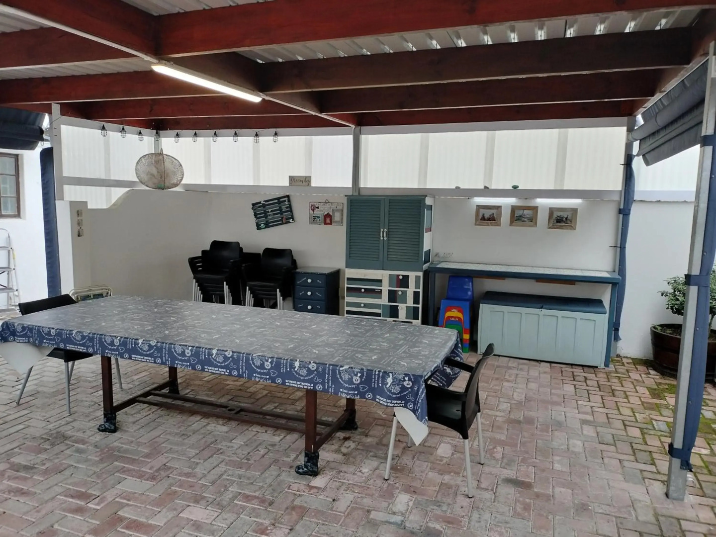 6 bedroom house and cottage