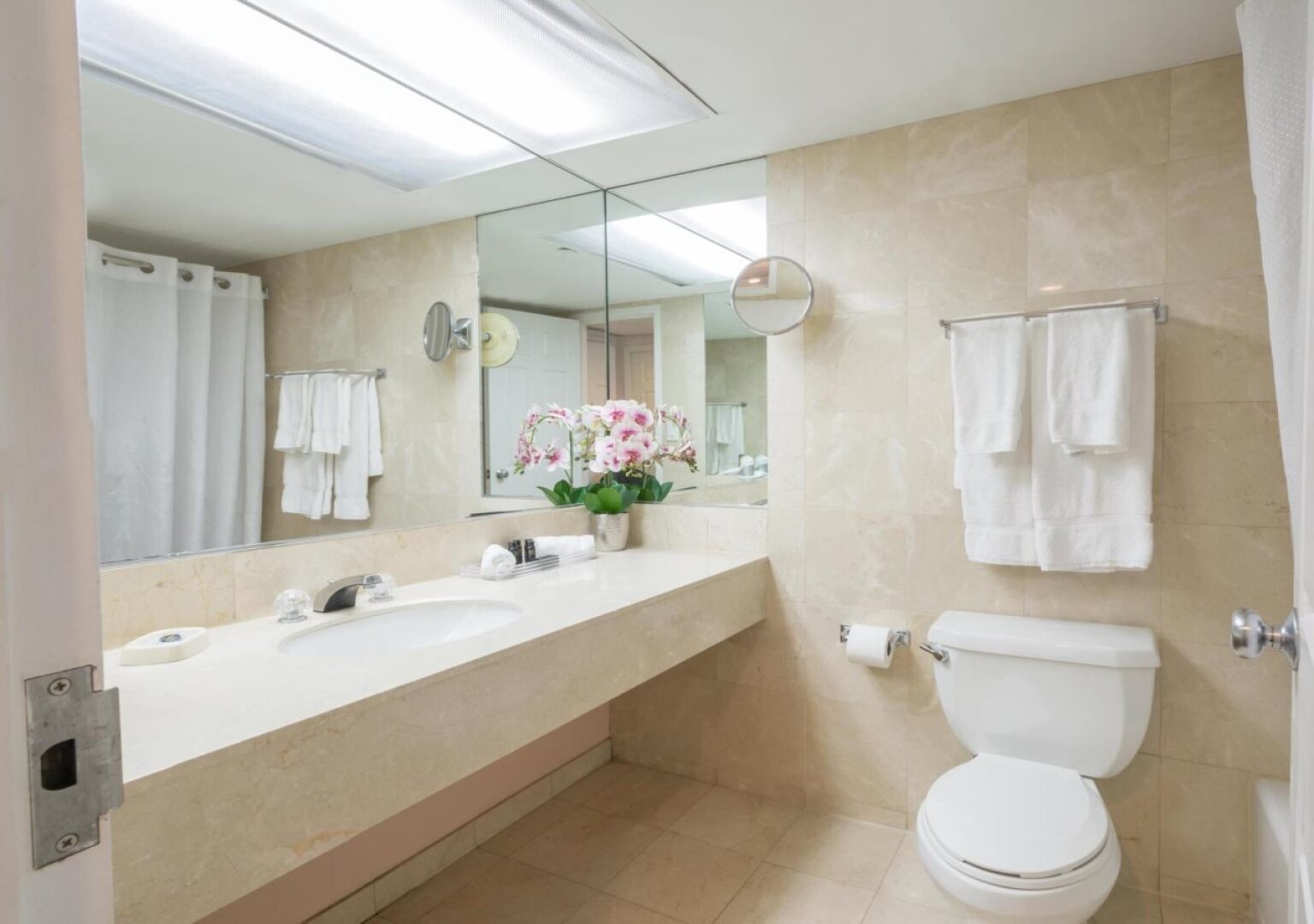 The Roslyn, Tapestry Collection by Hilton