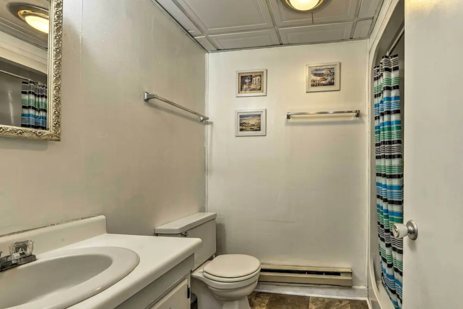 1 Ocean Fun:' Emerald Isle Apt, Steps to Beaches!