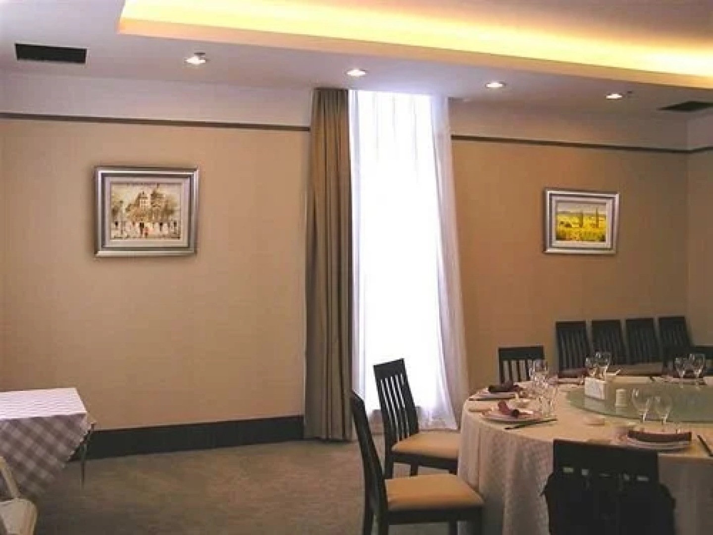 Junhui Jianguo Hotel