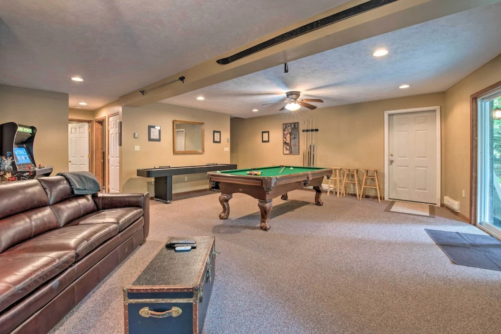 2 Mi to Lake Harmony: Gem w/ Game Room & Deck