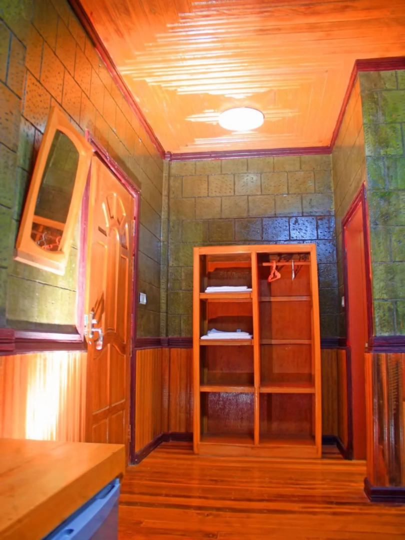 Golden Mrauk U Guest House