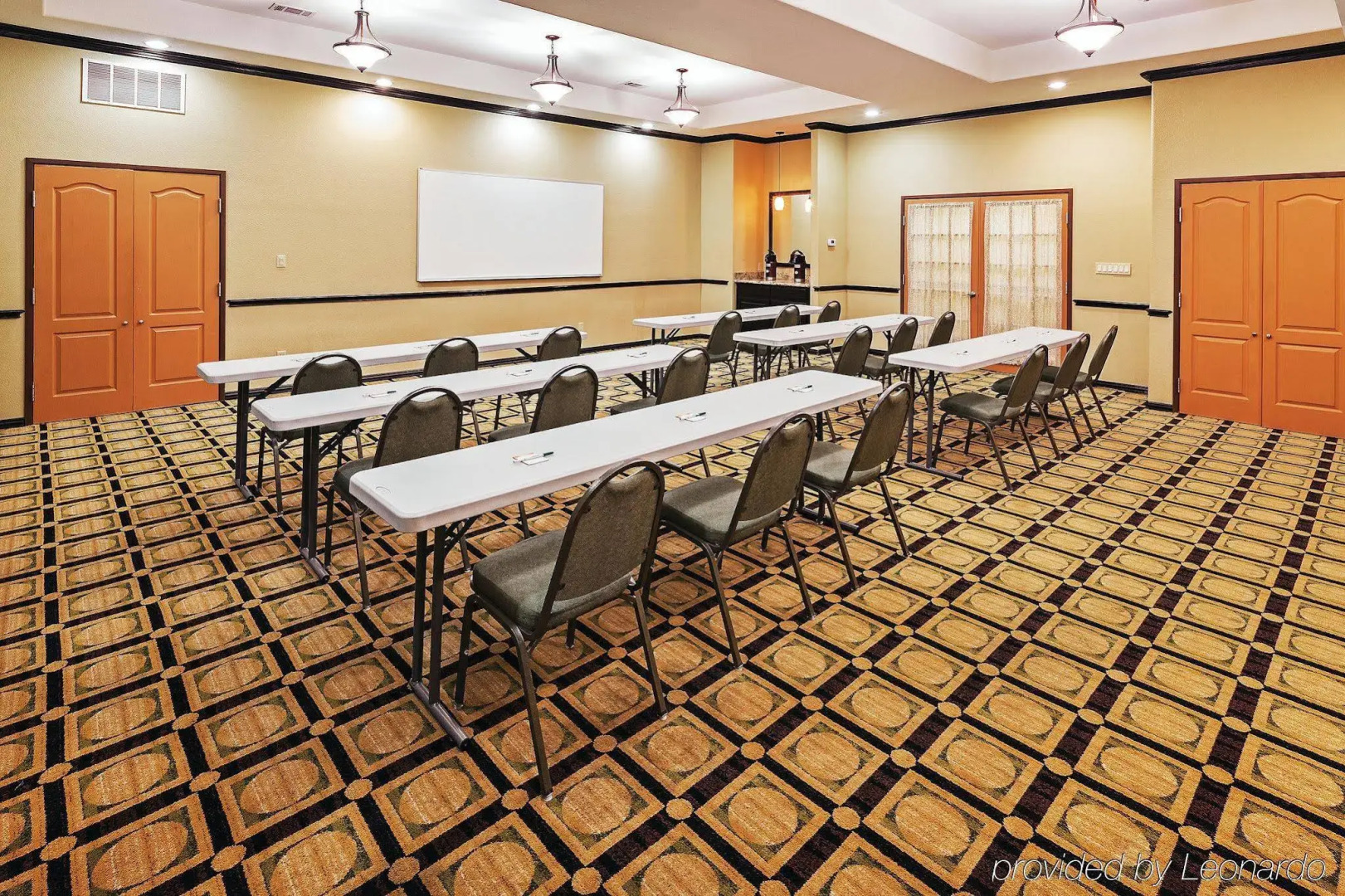 La Quinta Inn & Suites by Wyndham DFW Airport West - Bedford