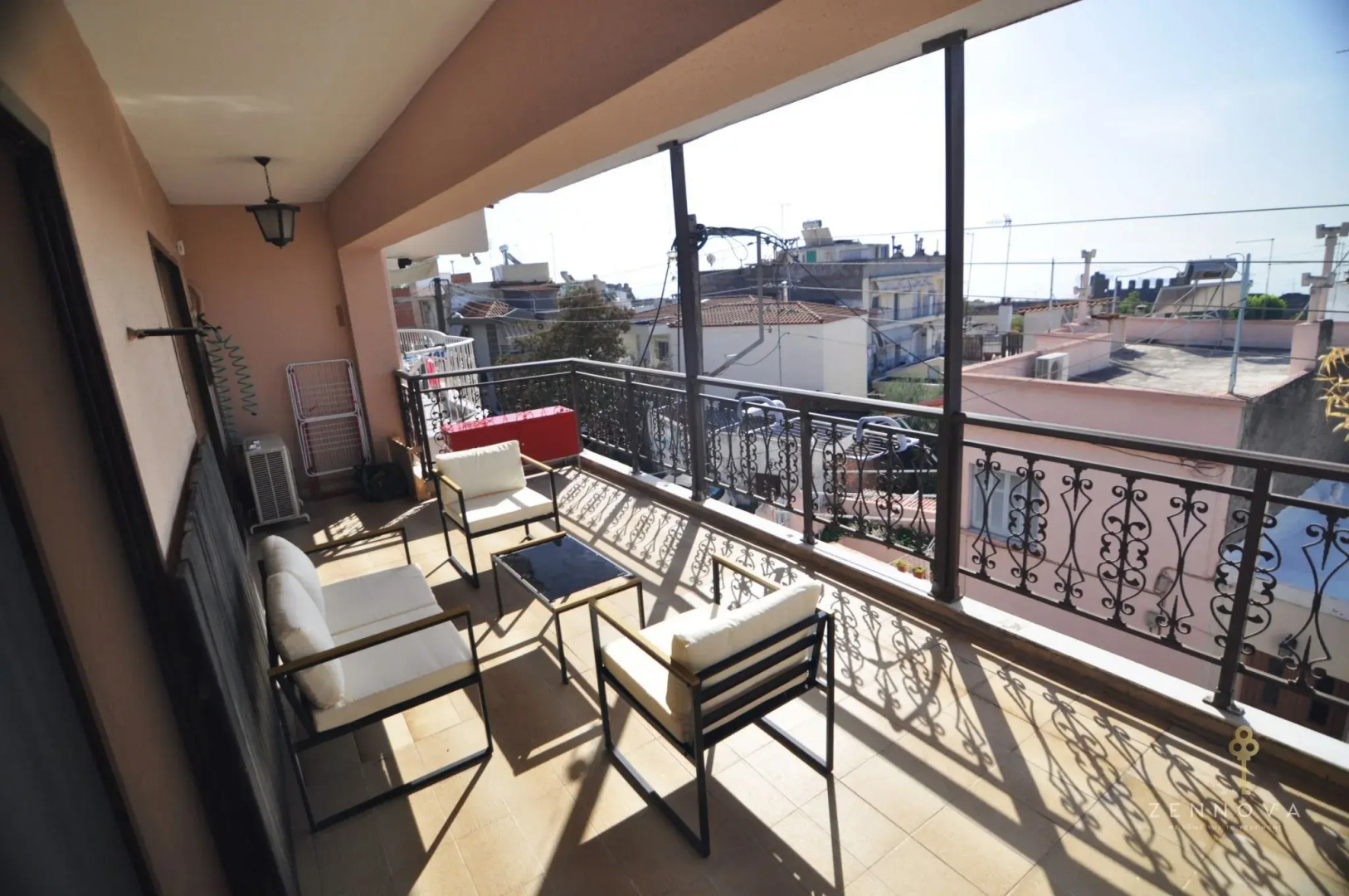 Zennova 80 Kastra Apartment