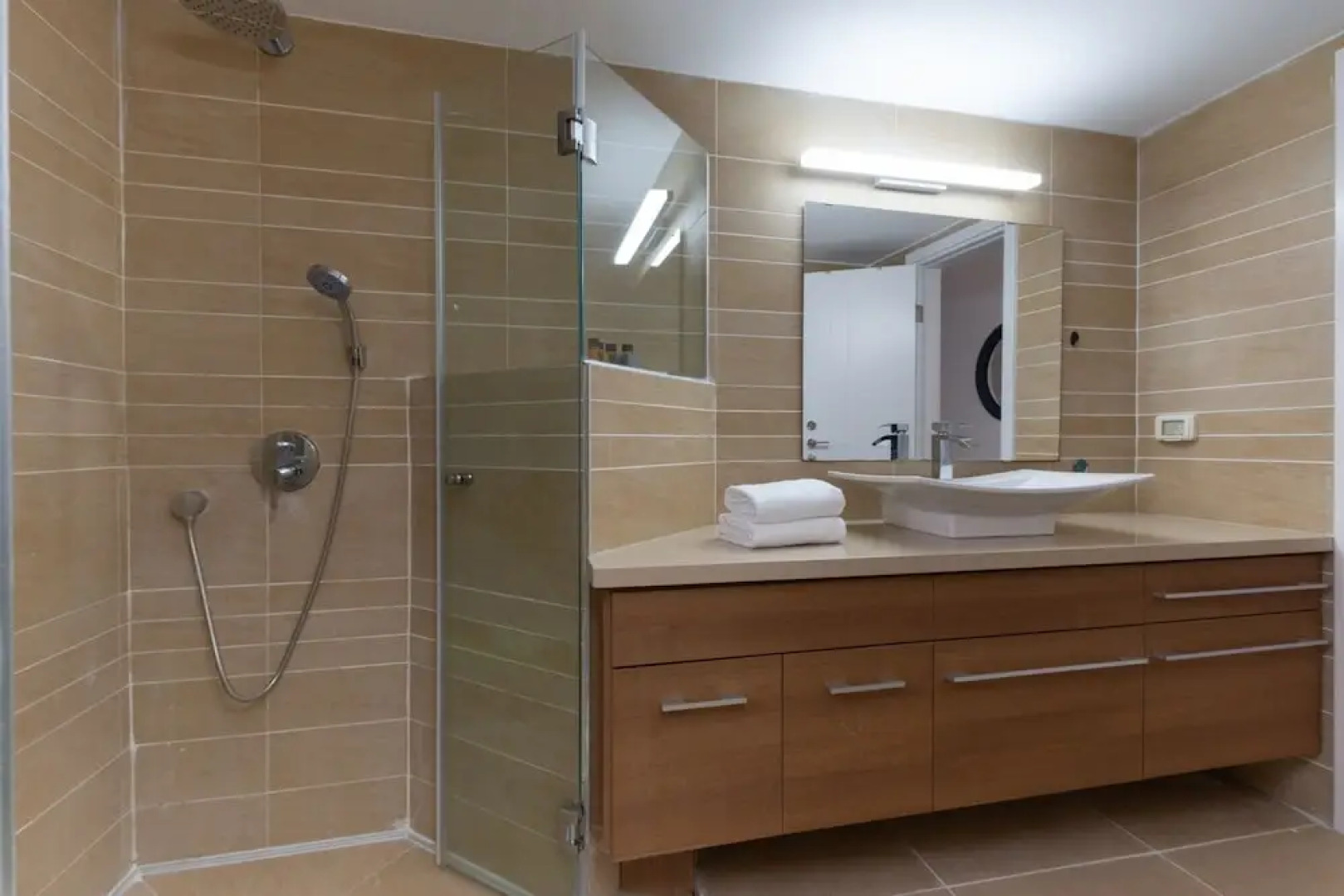 Huge Pampering Villa 5 BR with Jacuzzi