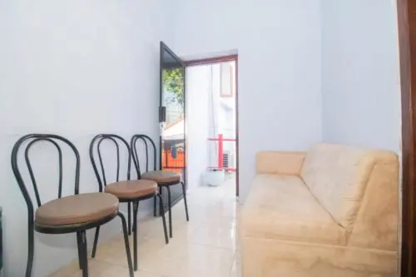 RedDoorz Near Pantai Boom