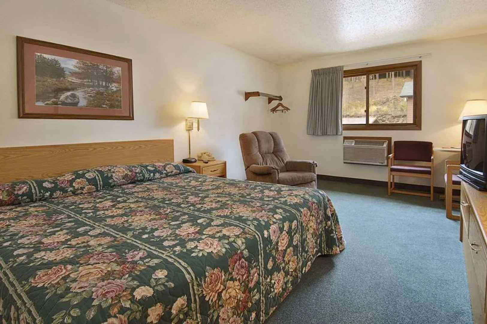 Super 8 Hill City/Mt Rushmore/ Area