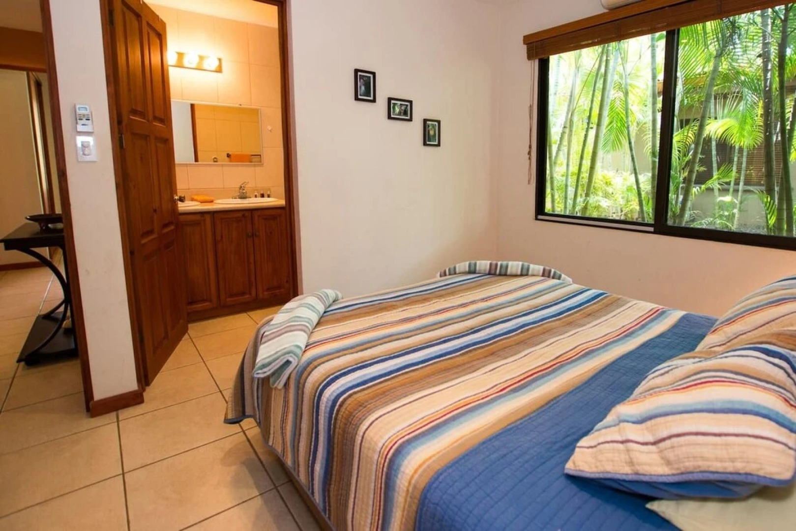 Charming unit that sleeps 4 - with pool - walking distance from Brasilito Beach