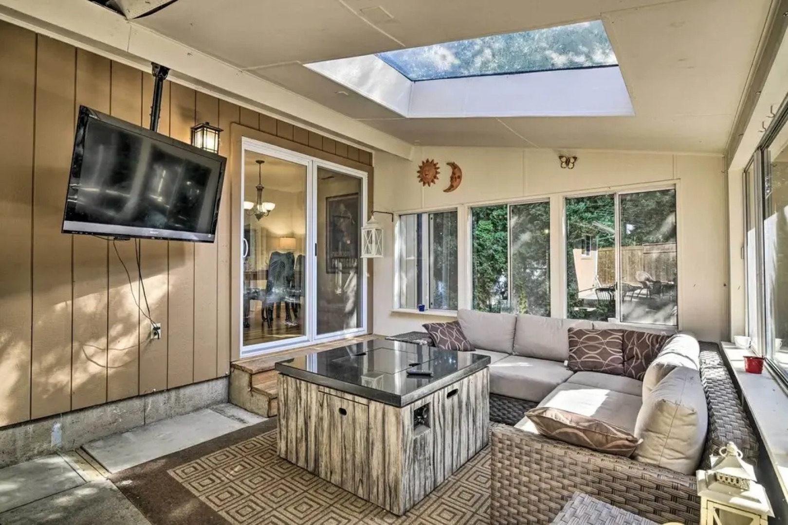 Charming Hillsboro Home w/ Yard, Dogs Welcome