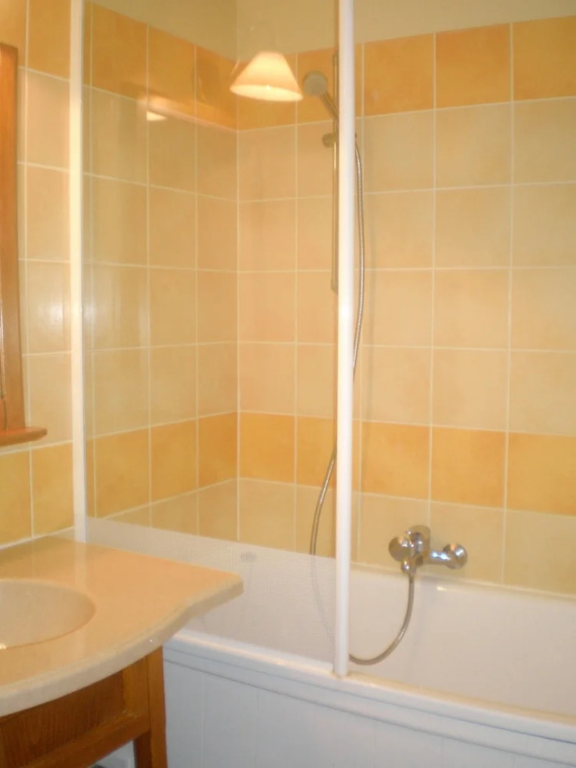 House With one Bedroom in Monflanquin, With Wonderful Lake View, Pool