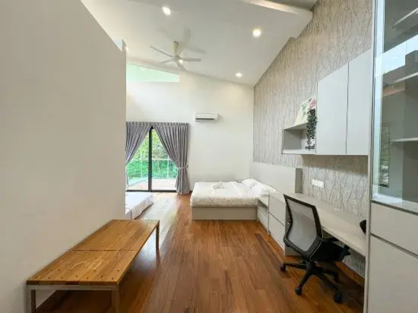 Green Escape City Private Pool Haven 24 pax