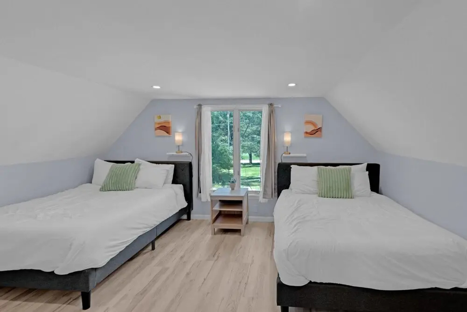 Waterfront Retreat With Stunning Views 3 Bedroom Home