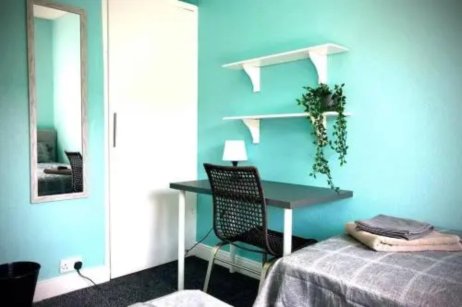 The Manchester Pad - 3BR Entire house with parking