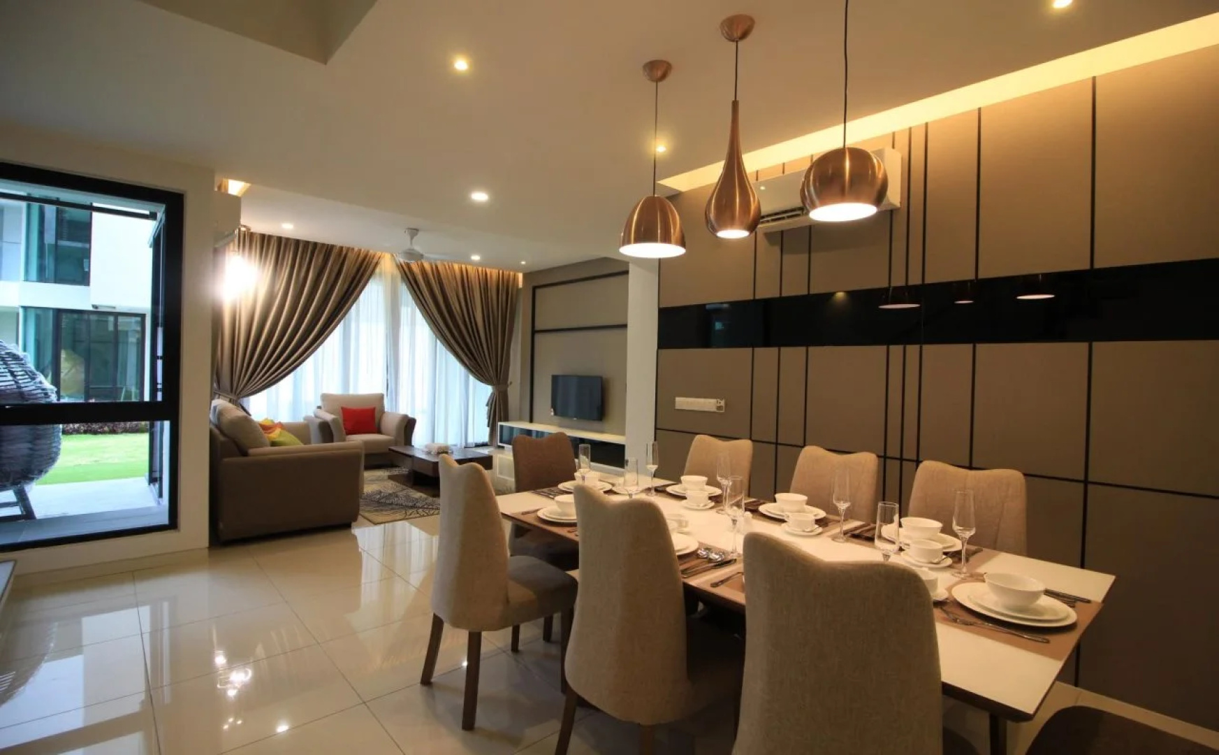 Tropical Villa Service Suite