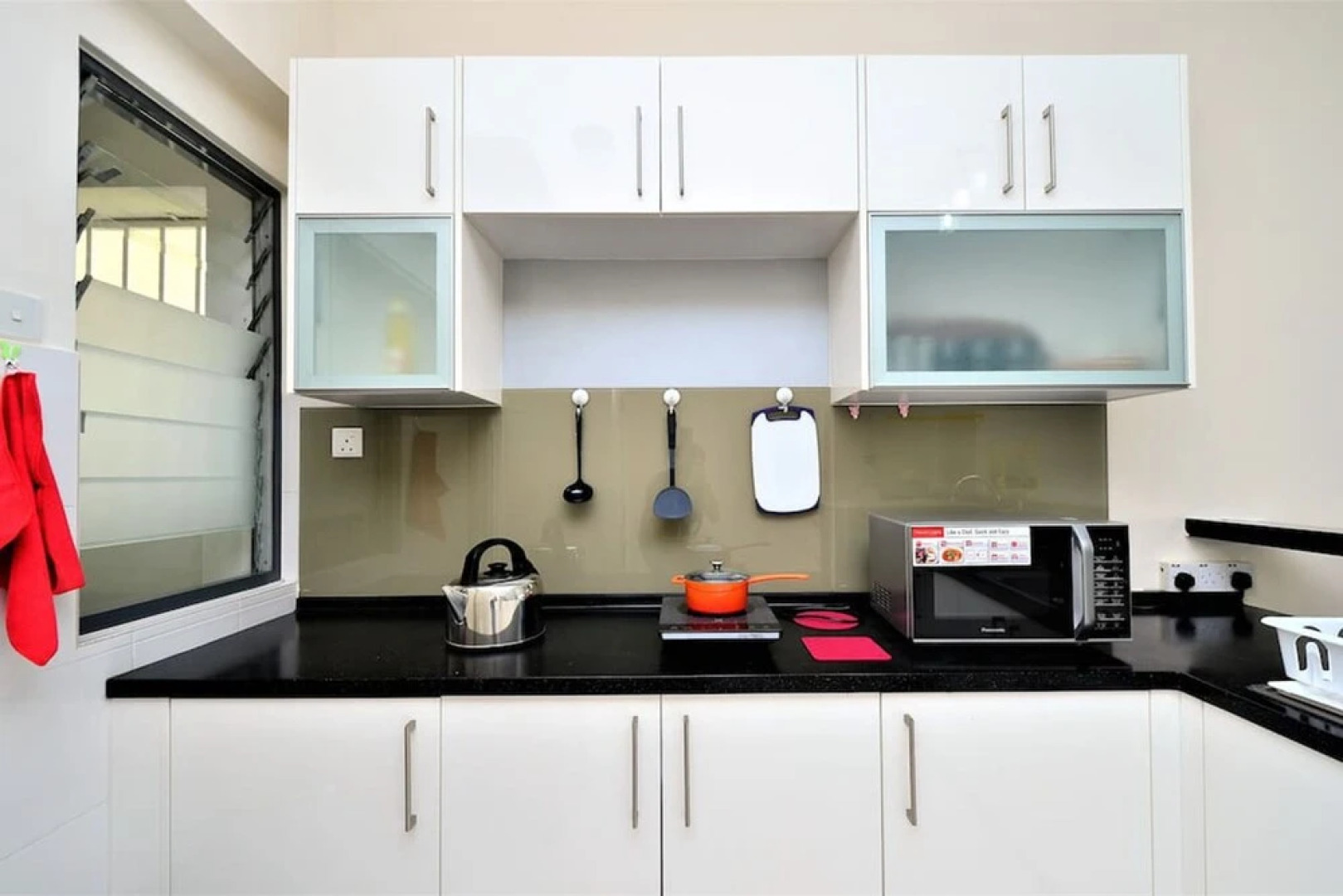 6-8 pax SetiaWalk 5min LRT Cozy Apartment Puchong