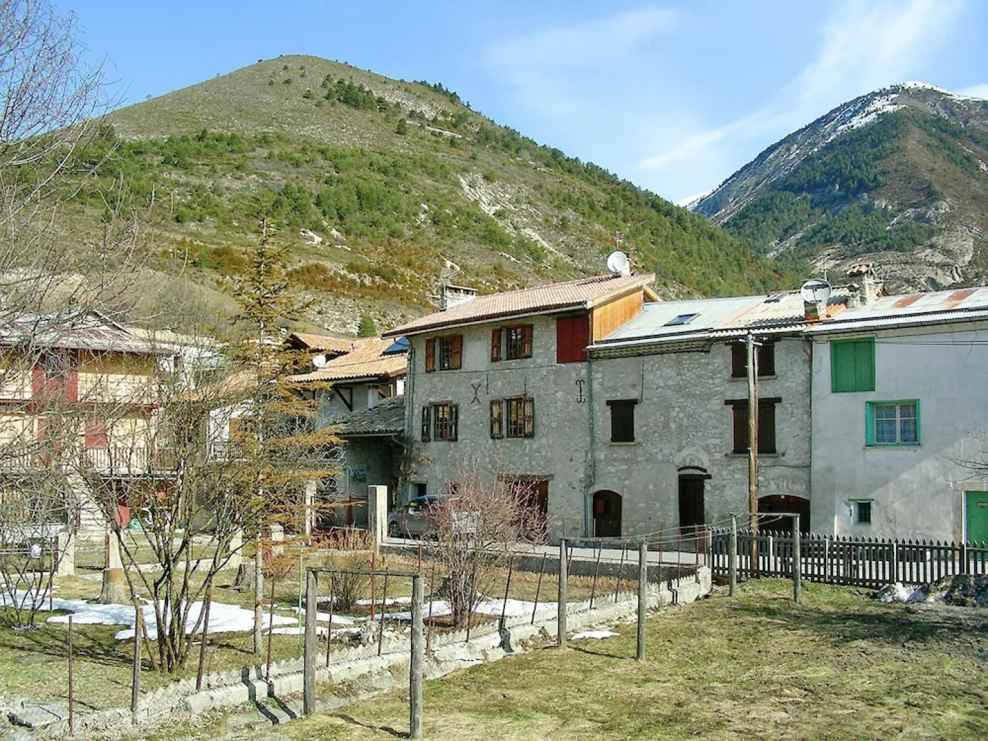 House With 4 Bedrooms in Thorame-basse, With Wonderful Mountain View, Enclosed Garden and Wifi - 16 km From the Beach