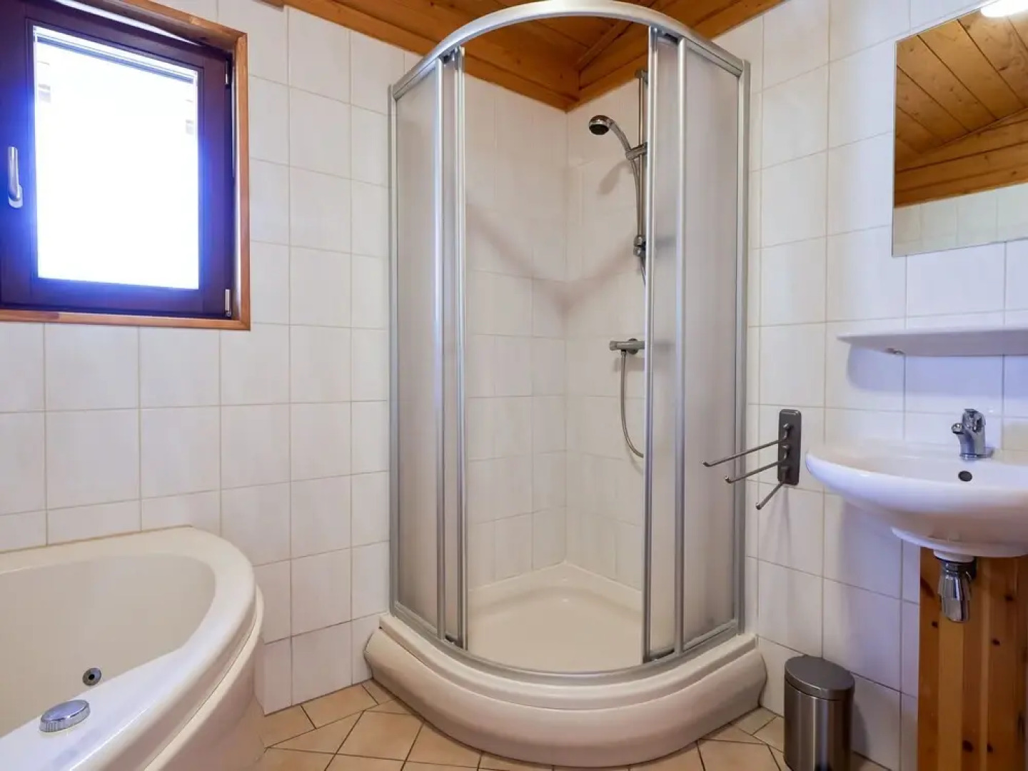 Garden-View Bungalow in Holten near Forest