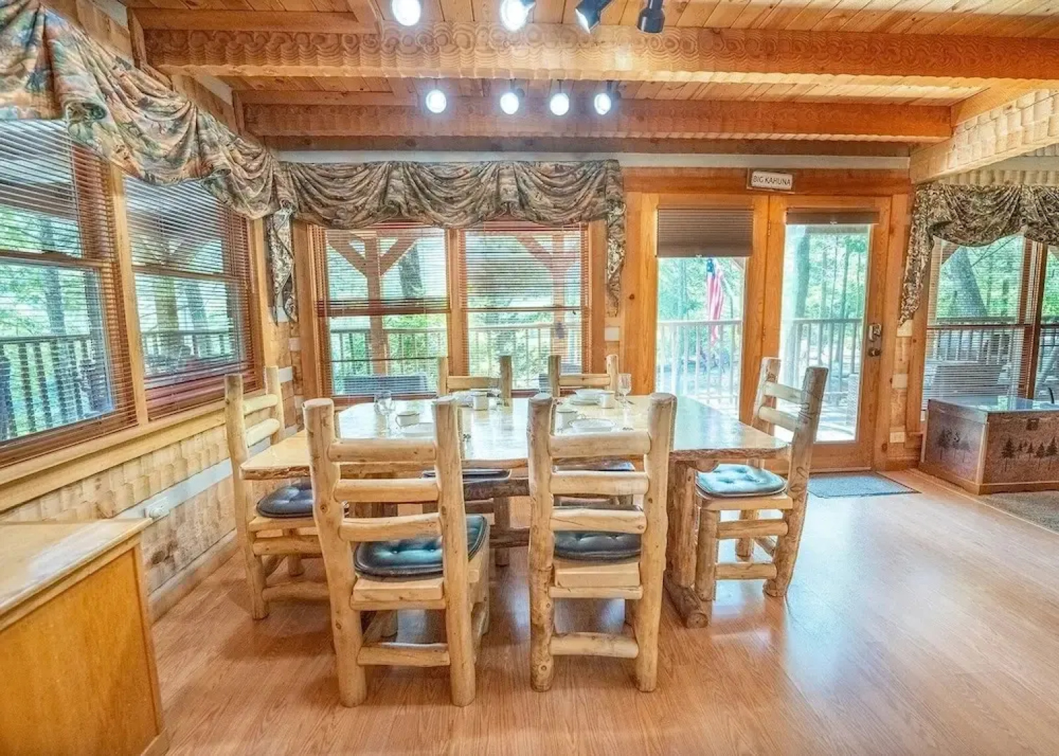 Big Kahuna Lodge 3 Bedroom Cabin by RedAwning