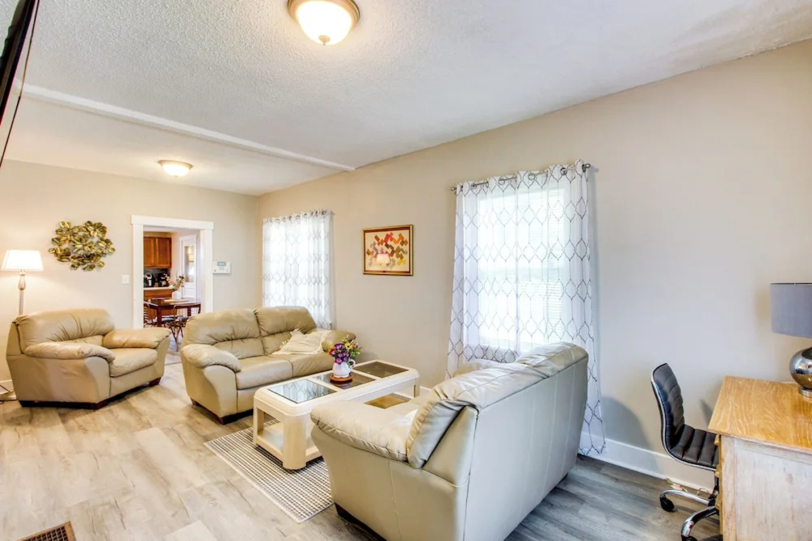 1 Mi to K-state Campus: Central Manhattan Home