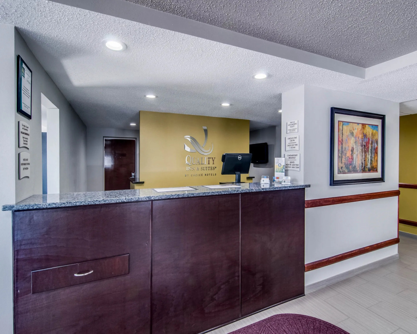 Clarion Pointe Staunton East