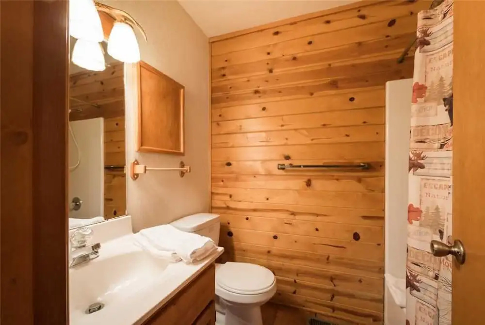 Moose Manor - Three Bedroom Cabin