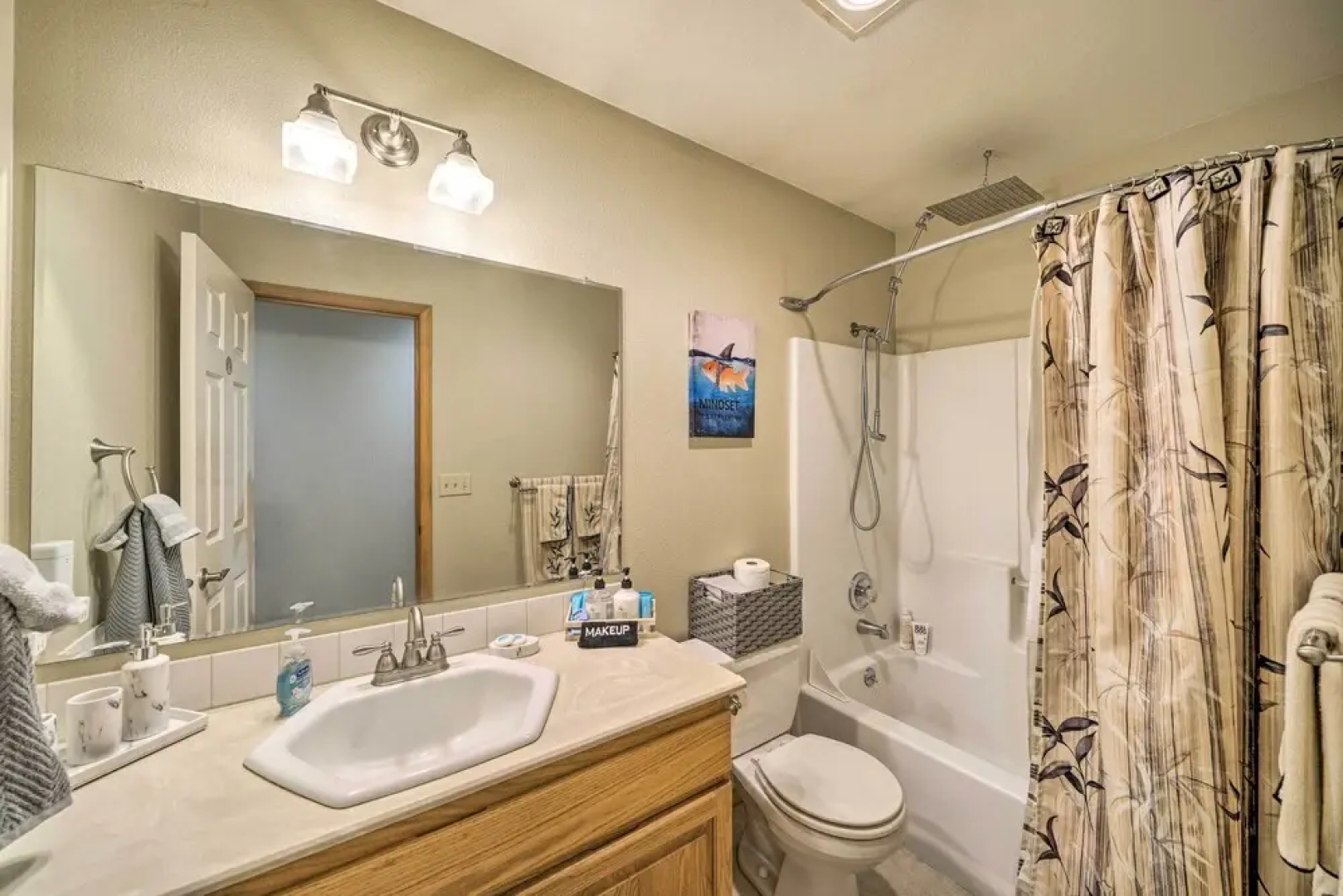 Charming Vancouver Home - Patio & Fire Pit!