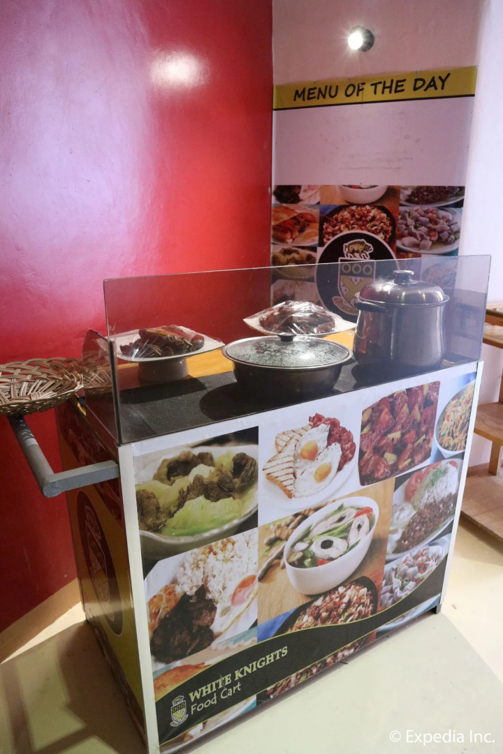 ZEN Rooms Basic White Knights Dumaguete