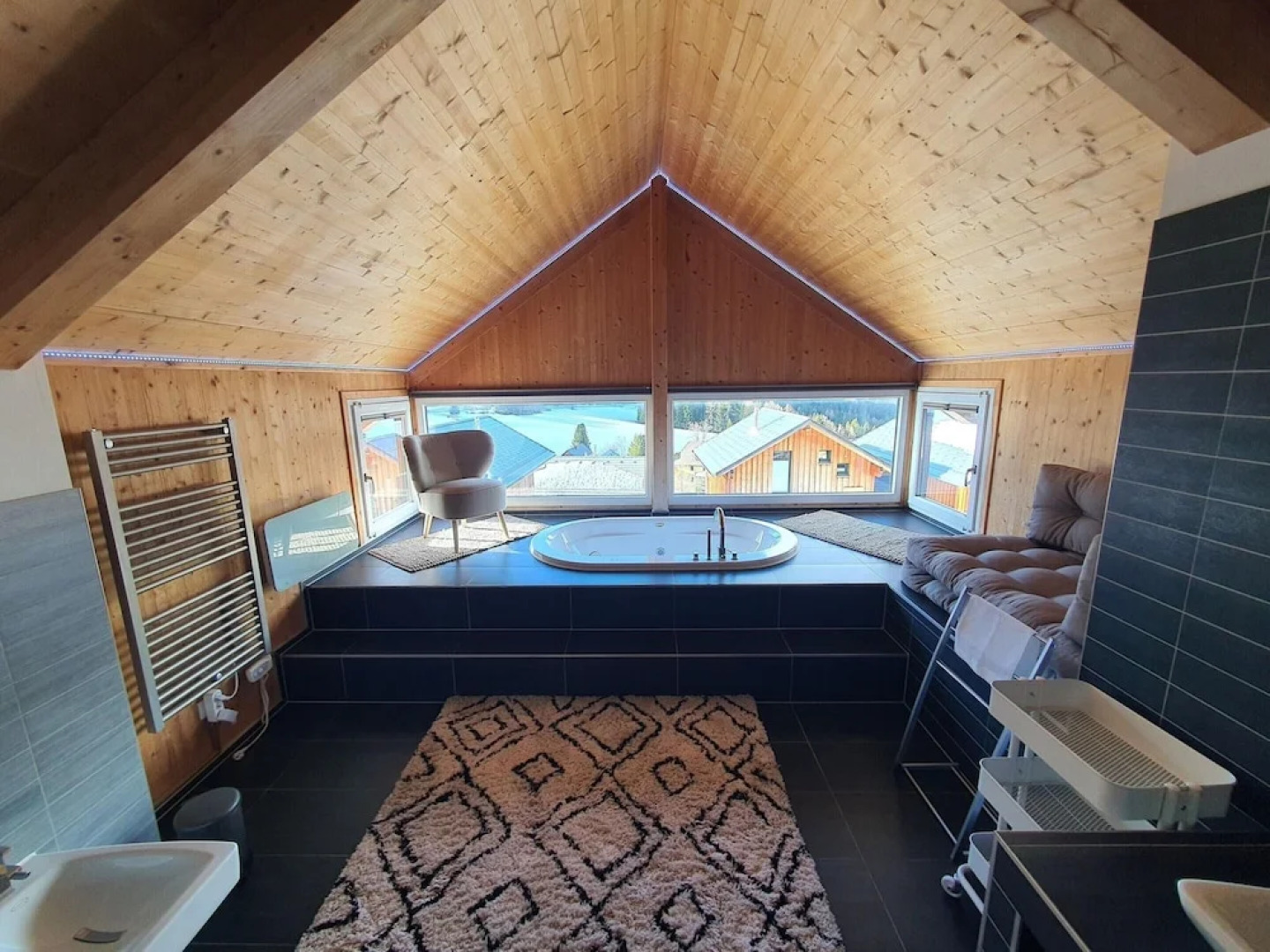 Comfortable Chalet in Hohentauern with Whirlpool near City Center