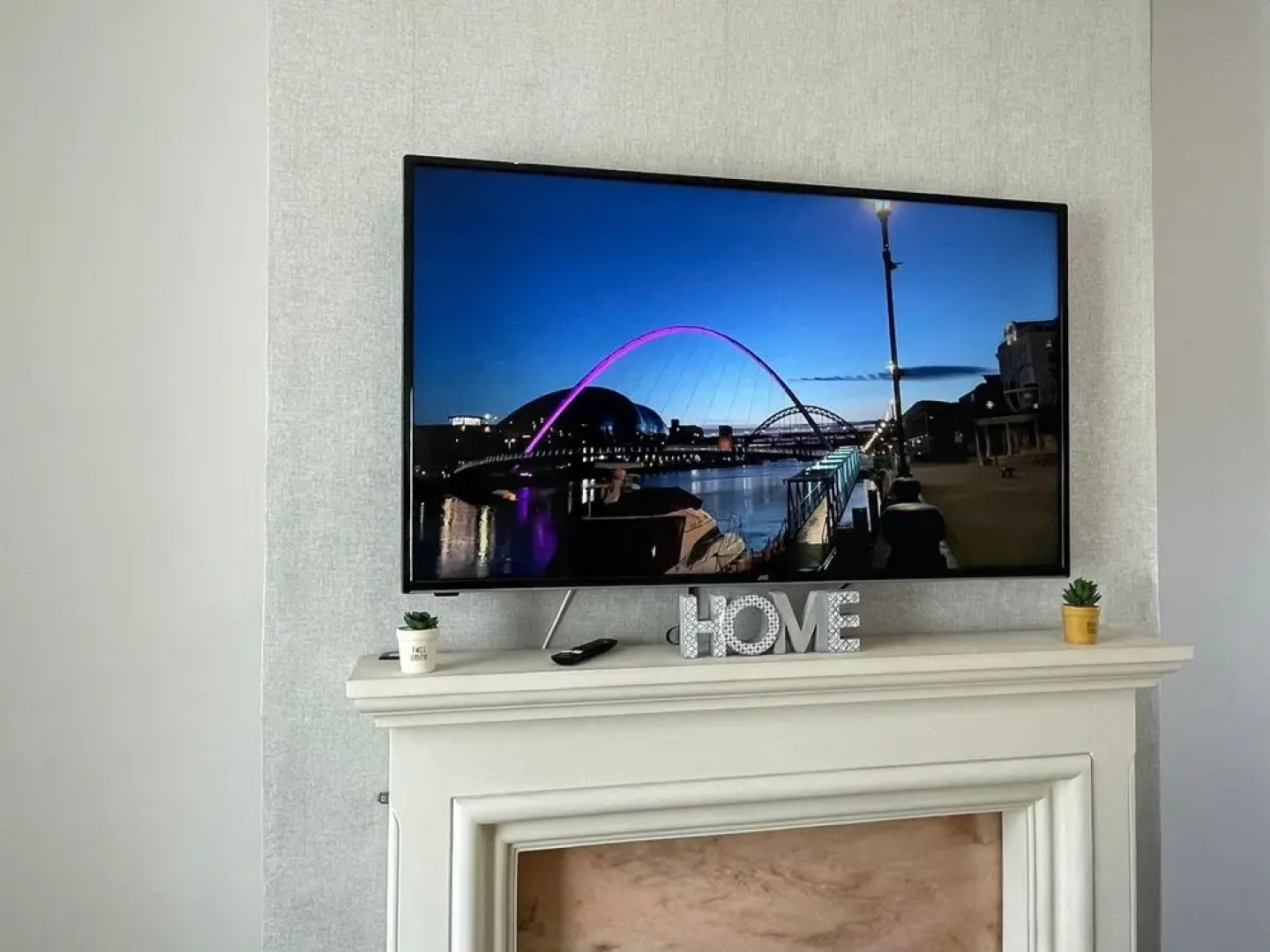 Lovely 3 Bedroom Apartment In Newcastle Upon Tyne With Free Parking