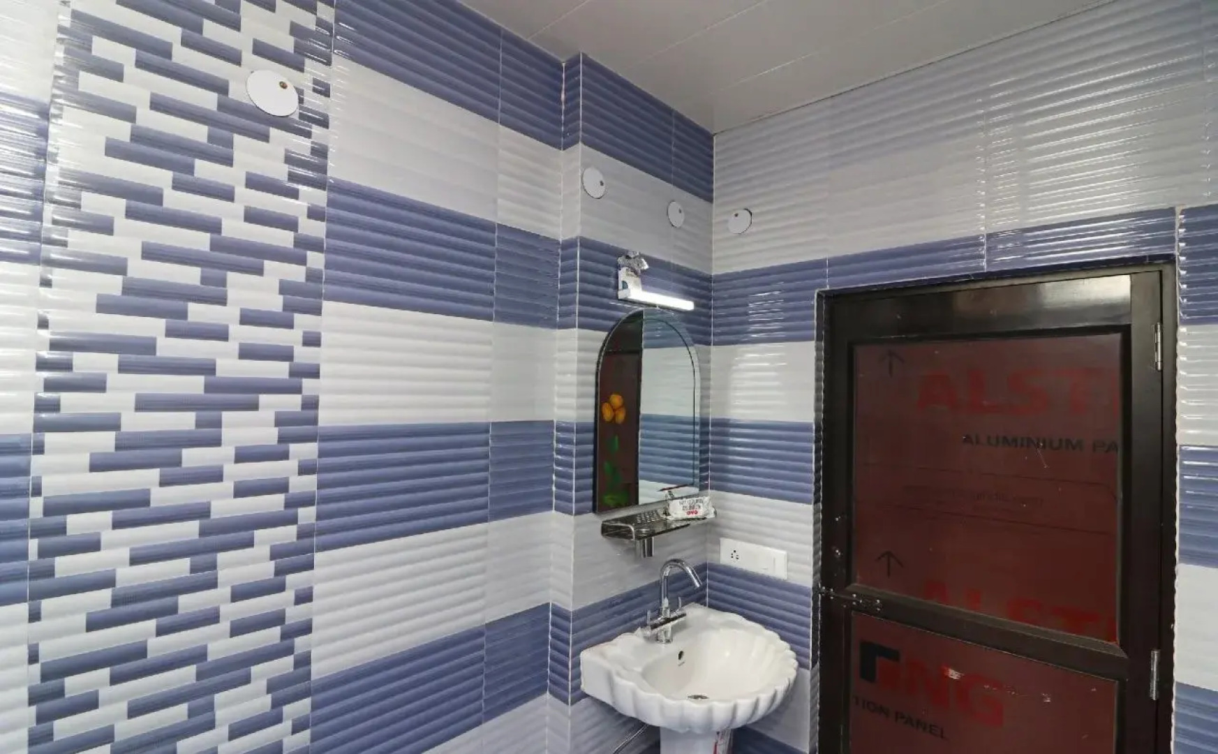 S.J Hotel's by OYO Rooms