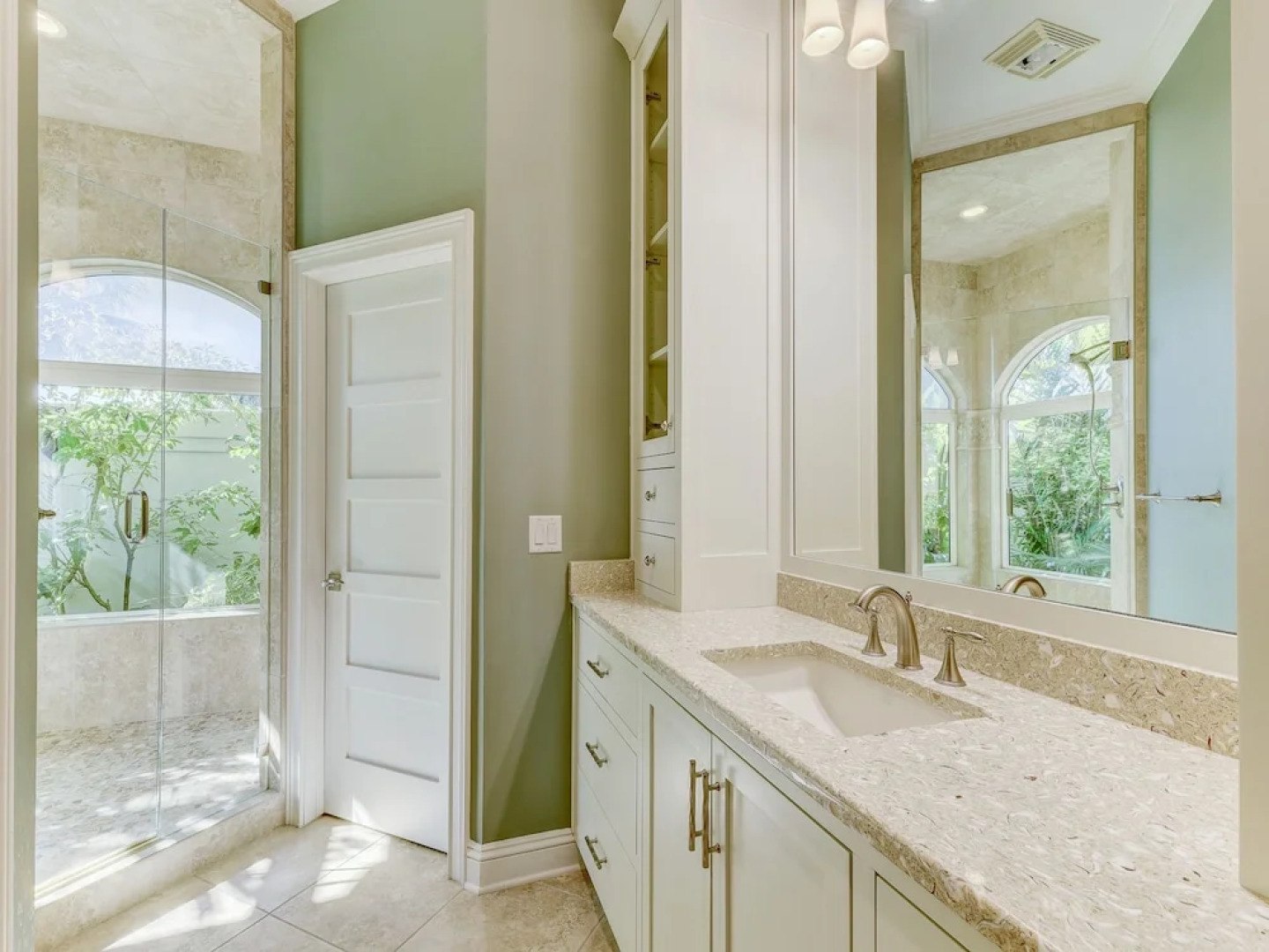 Paradise Palms by Vtrips