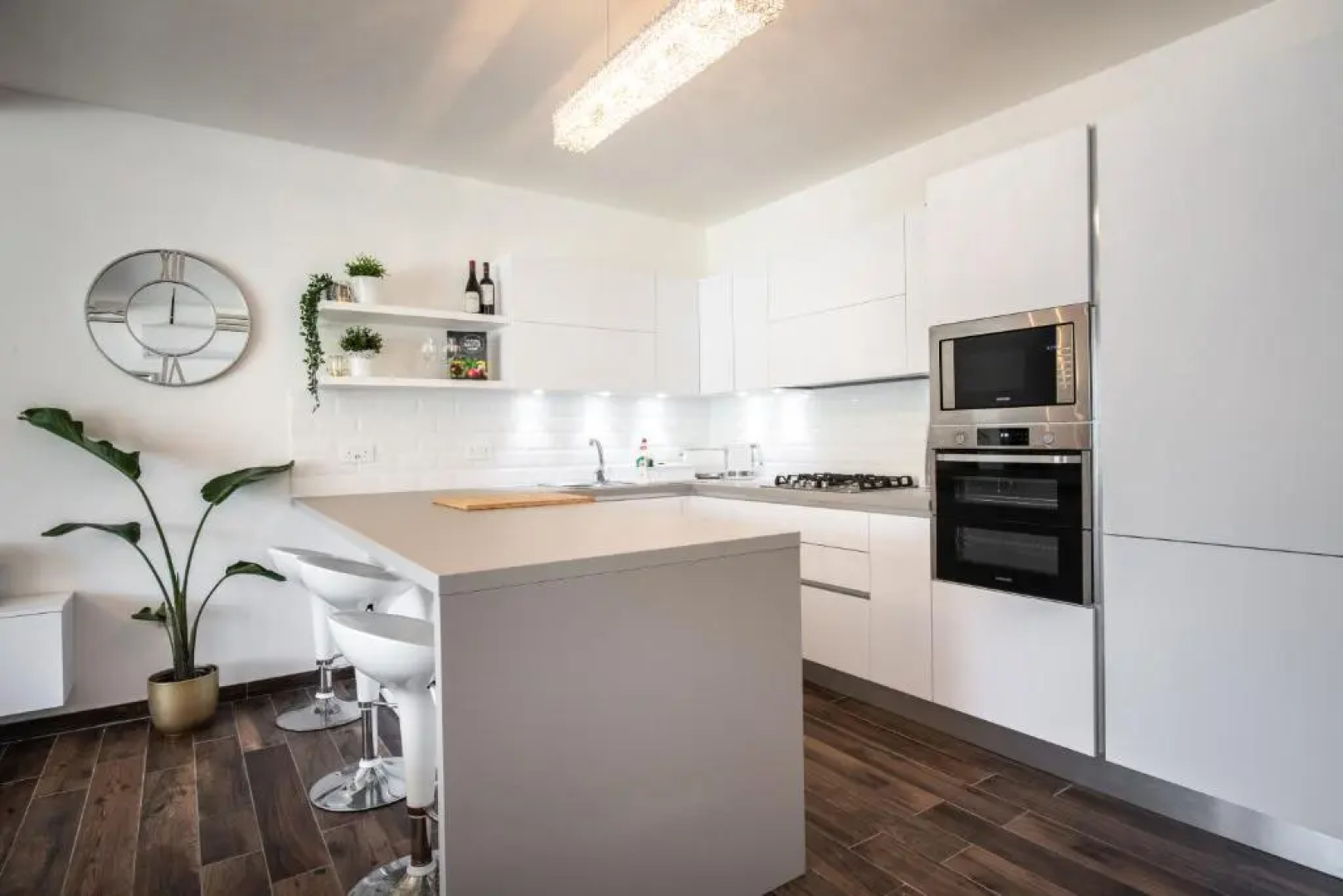 Electra Residence - Luxury Central Beachview Apartment
