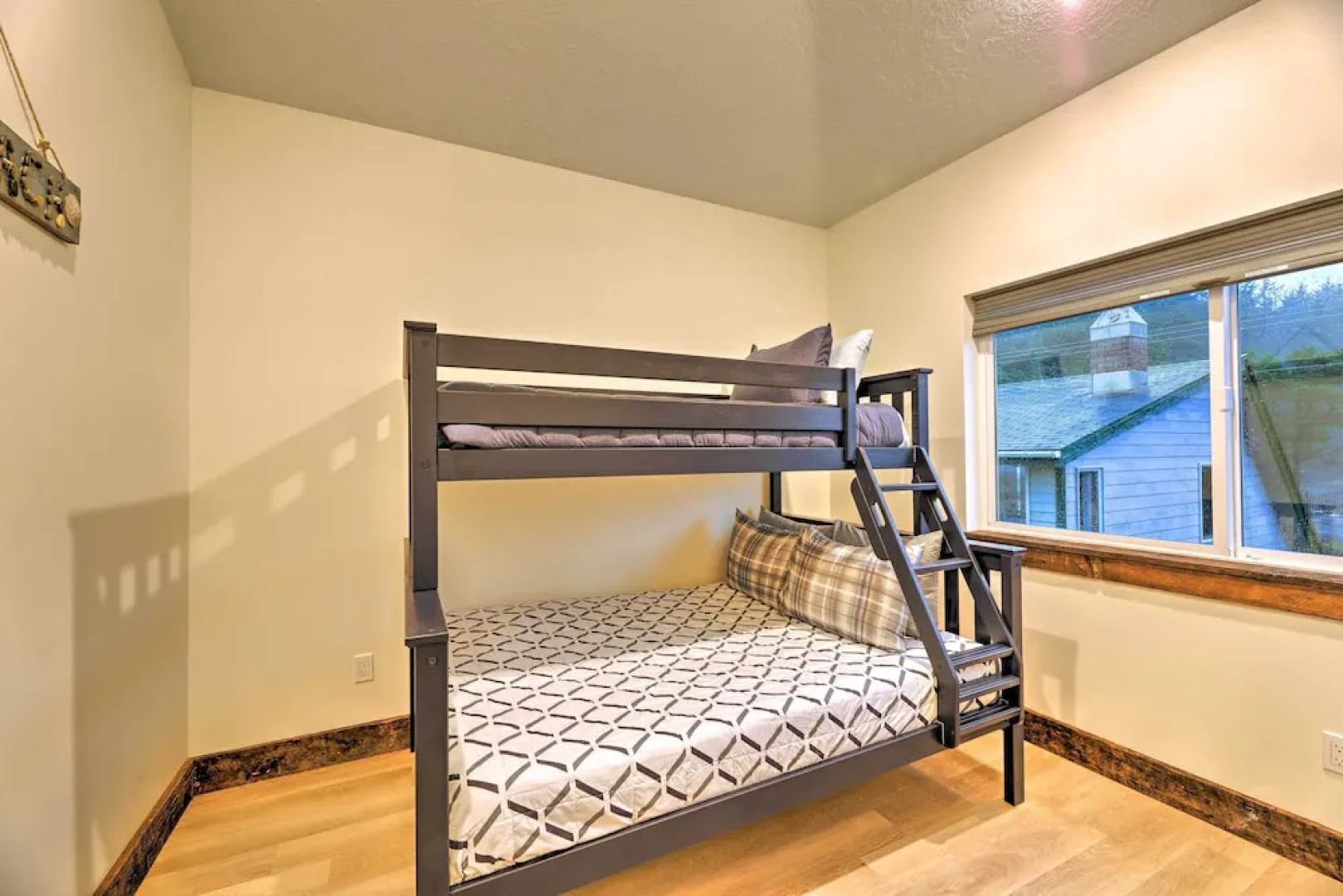 Sanderling Sea Cottages, Unit 5 w/ Ocean Views!