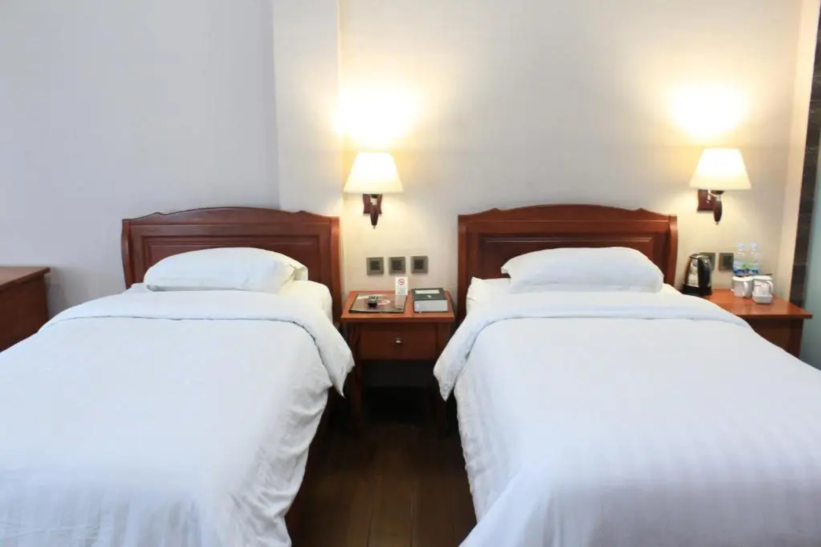 Thong's Inn - KNO Kualanamu Transit Hotel