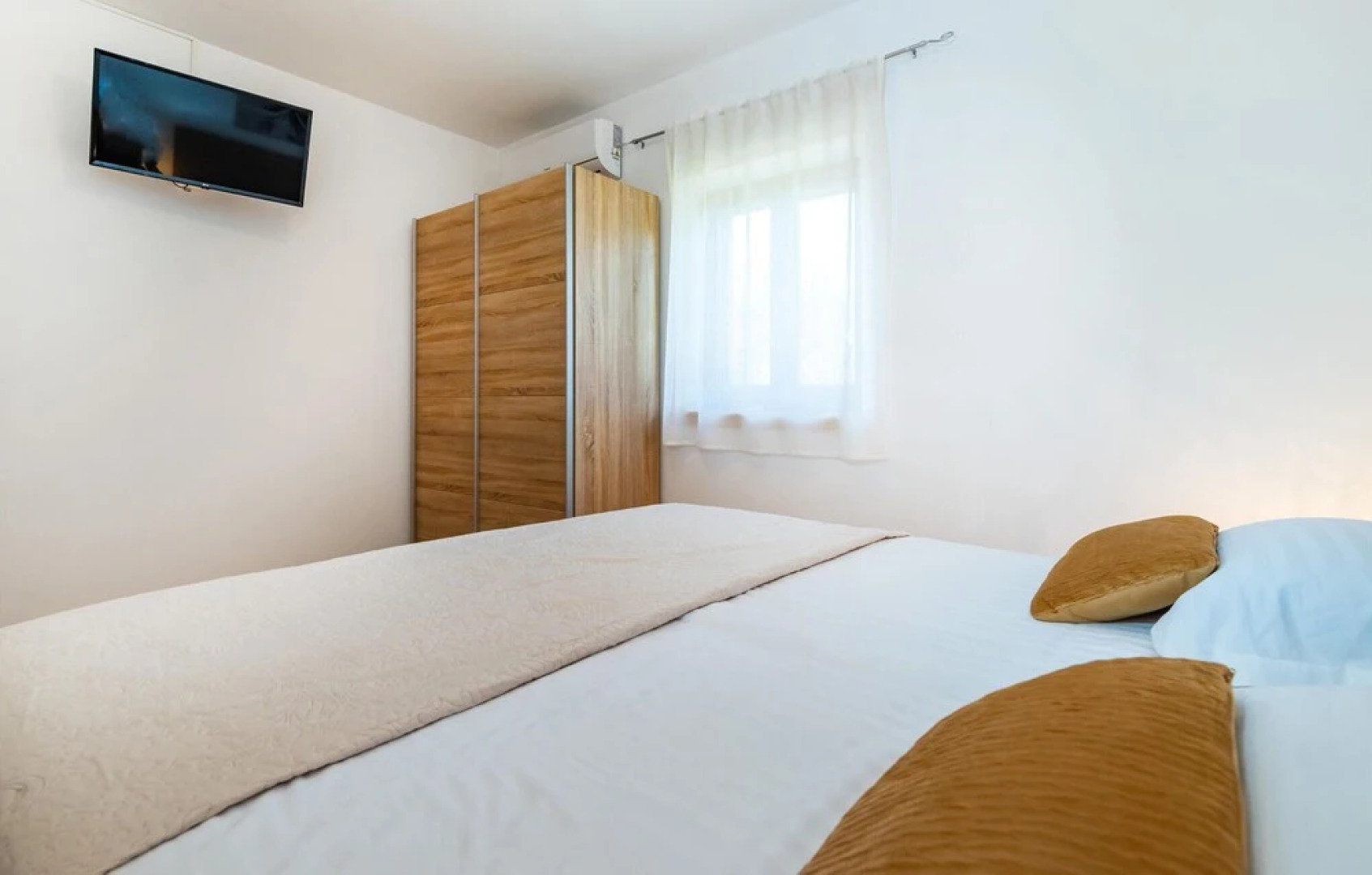 Awesome Home in Sv Filip i Jakov With Sauna, Wifi and 5 Bedrooms