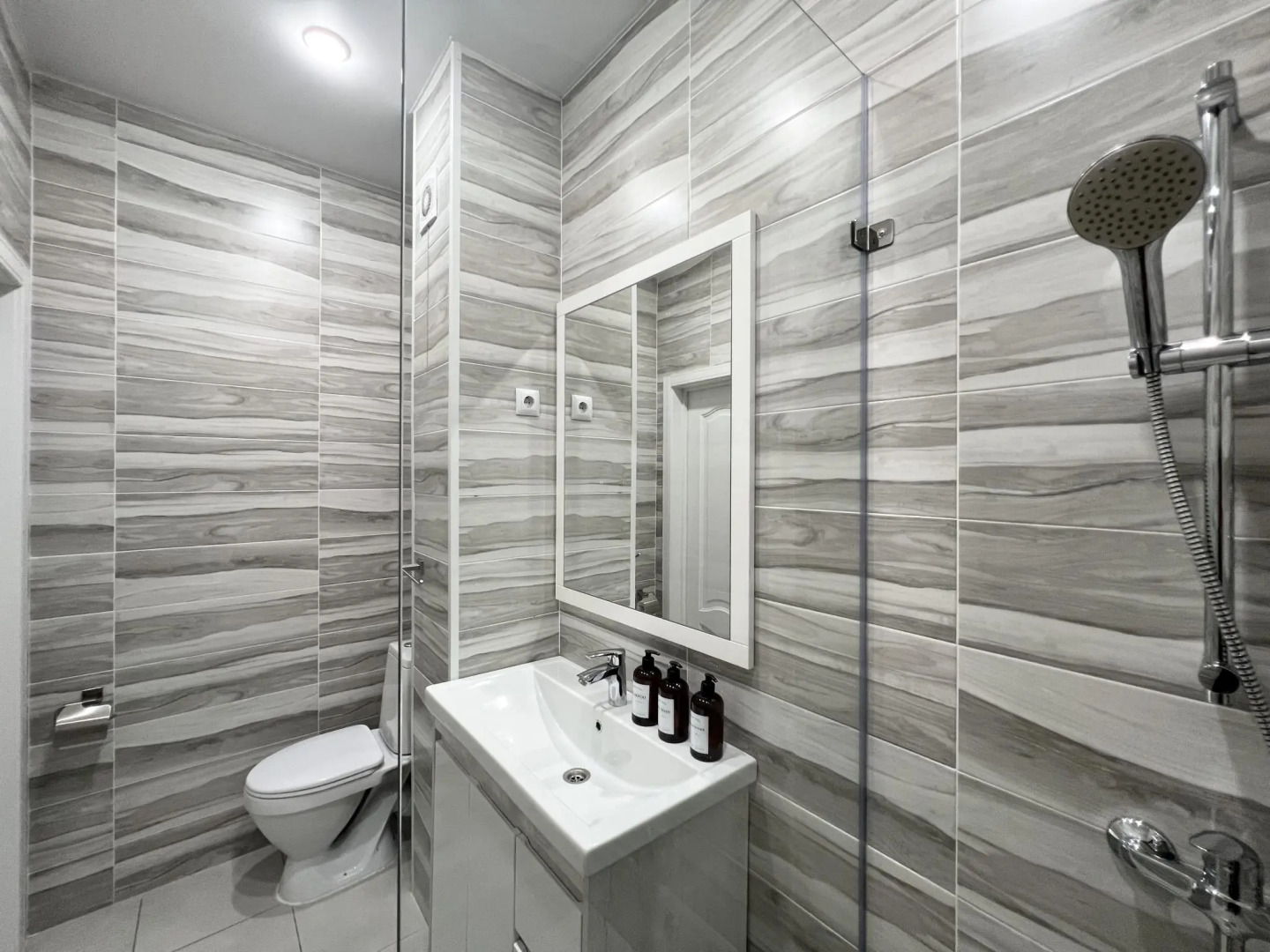 Live (Лайв) на улице Камзина 41/3