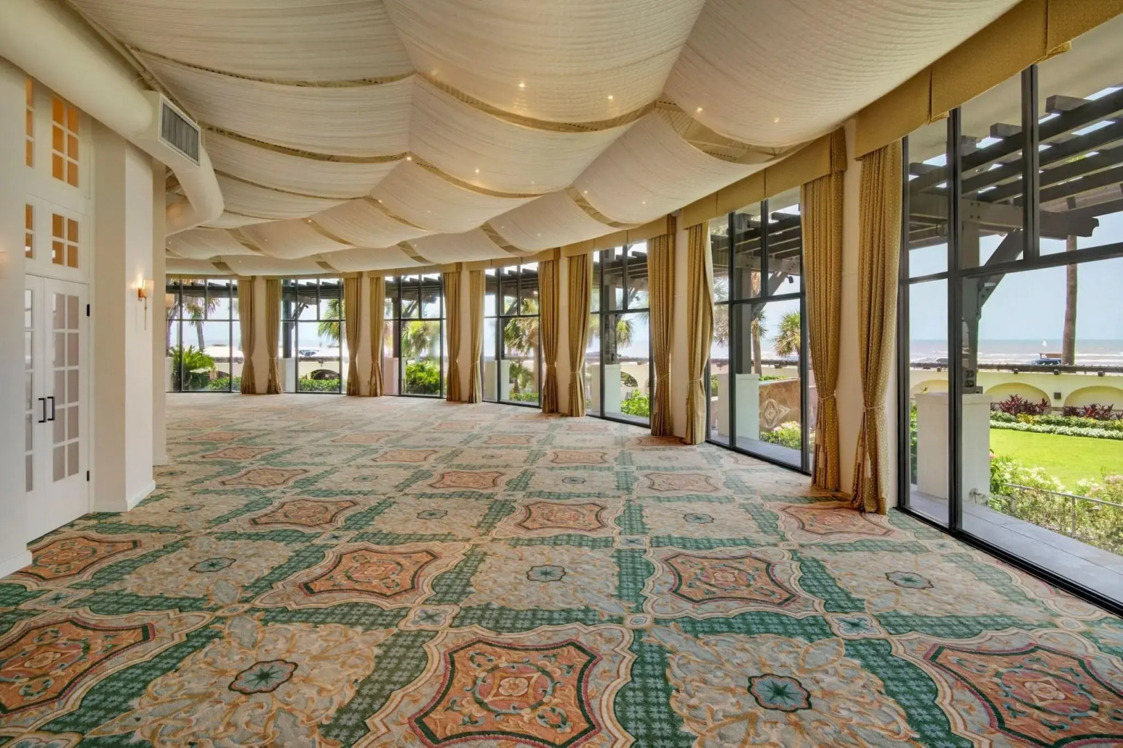 Grand Galvez Resort, Autograph Collection