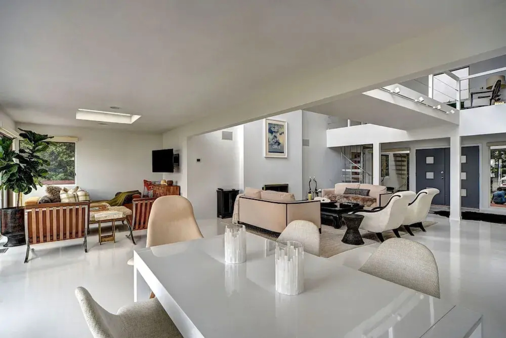 Sunset Villa by Rove Beachfront w Deck Pool