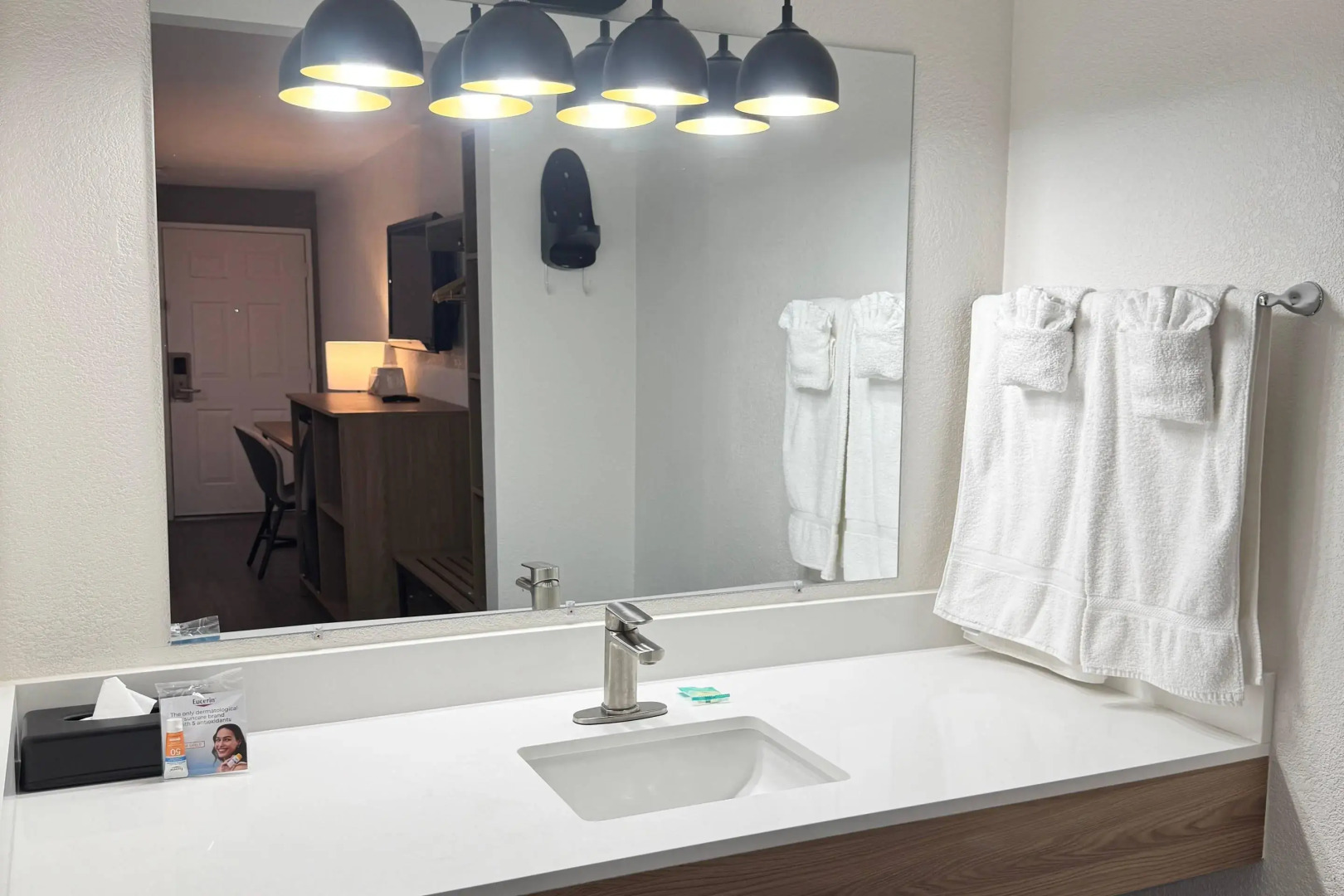 Rodeway Inn & Suites Thousand Palms - Rancho Mirage