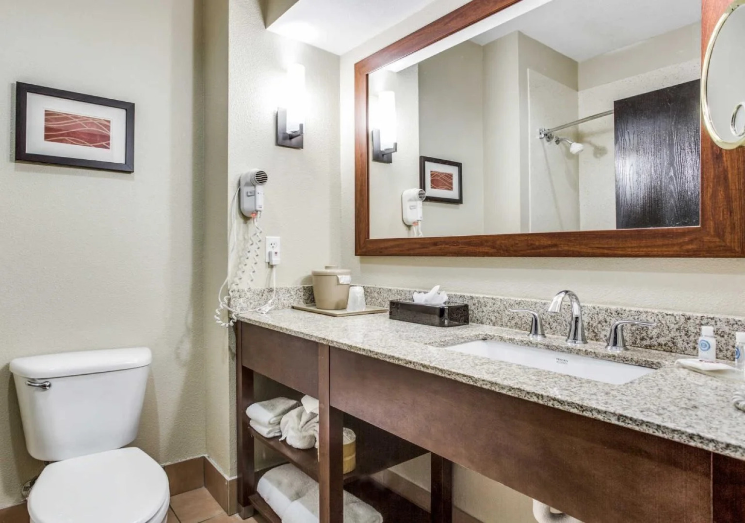 Comfort Inn & Suites Love Field - Dallas Market Center