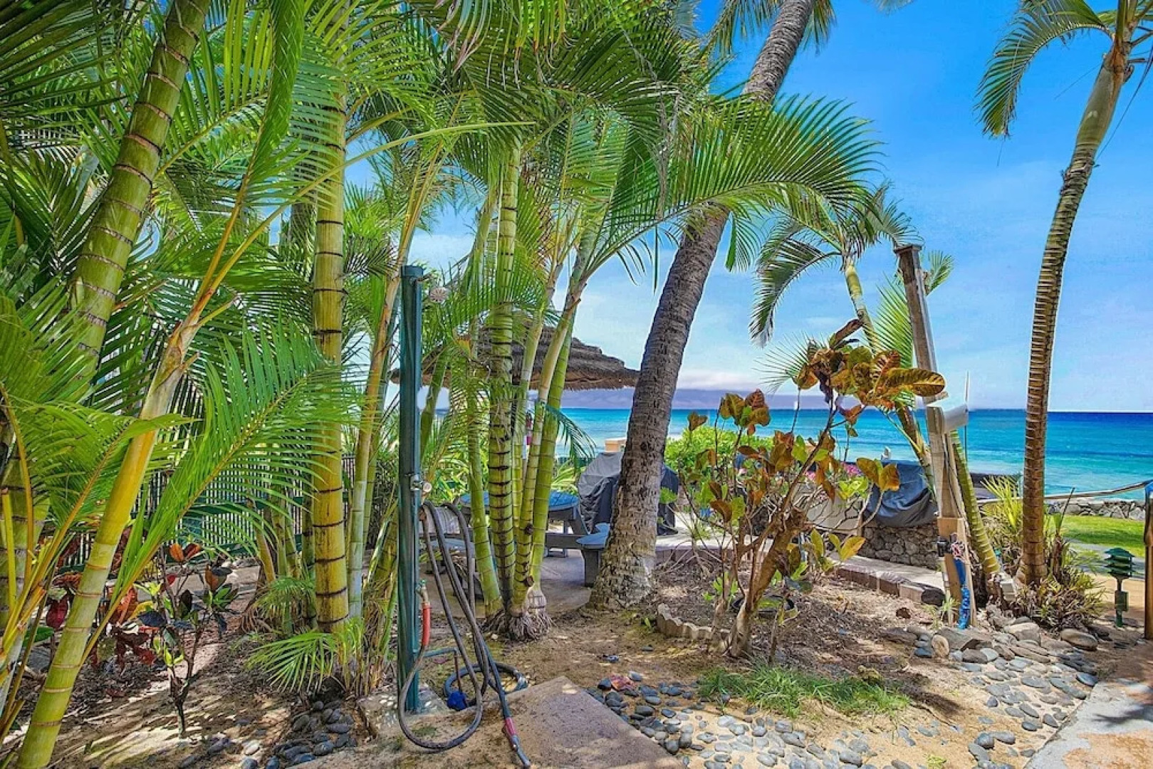 Kaleialoha #207 1 Bedroom 1 Bathroom Condo by Redawning